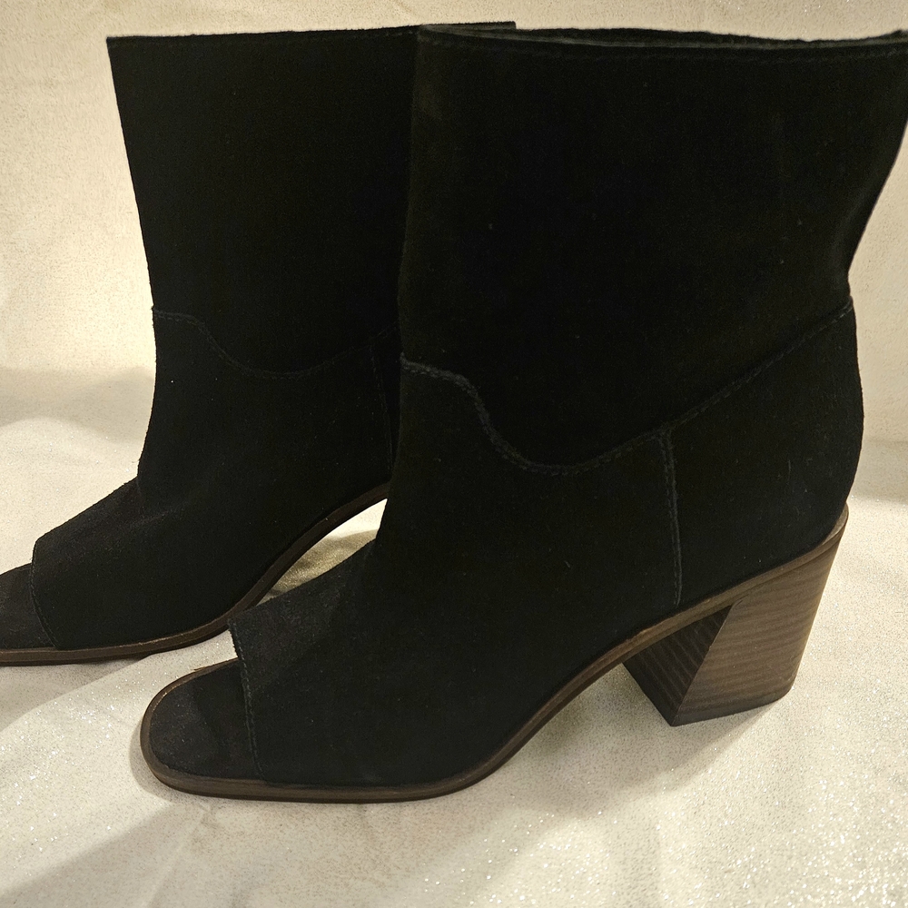 Lucky Brand Black Heeled Boots with Suede Finish